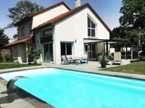 villa Lyon Collonges au mont d'or: Piscine/Bocuse